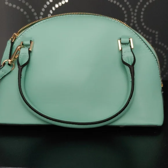 Small Guess Bag - Picture 3 of 5